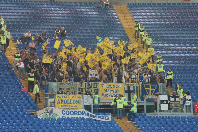 Lazio - Parma 10/11: bandierine al vento.